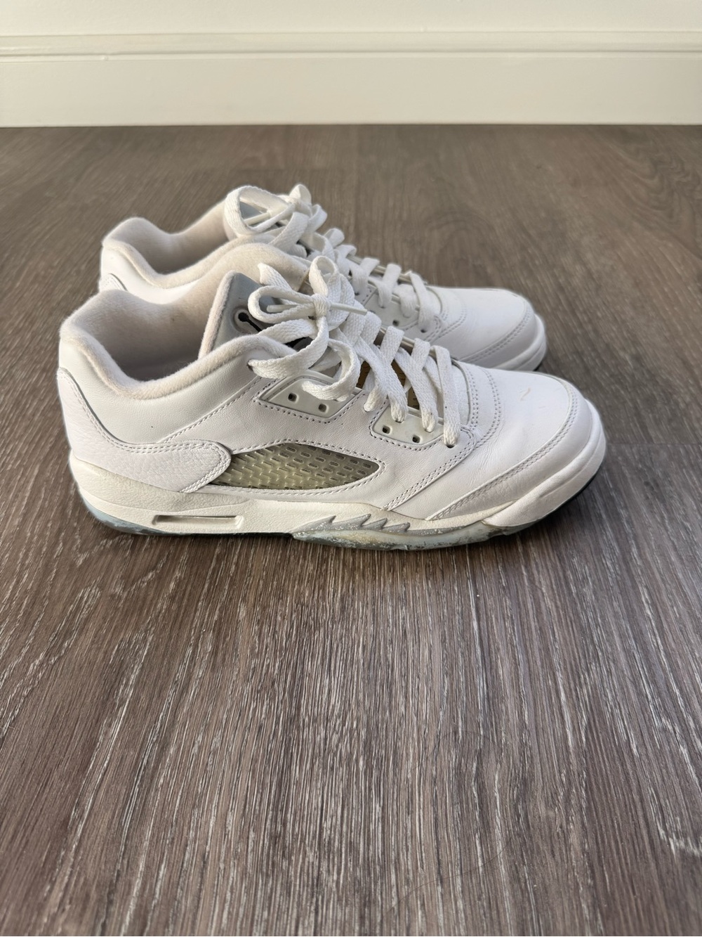 Nike air Jordan 5 in white/wolf grey